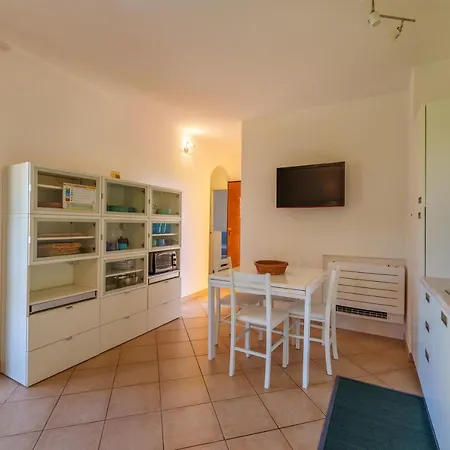 Mandorlo Apartment *